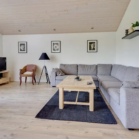 Three-bedroom Holiday In * Hals