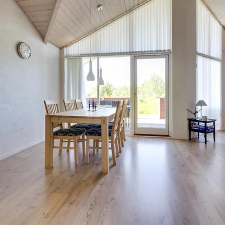 Three-bedroom Holiday In * Hals