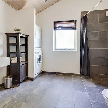 Three-bedroom Holiday In * Hals